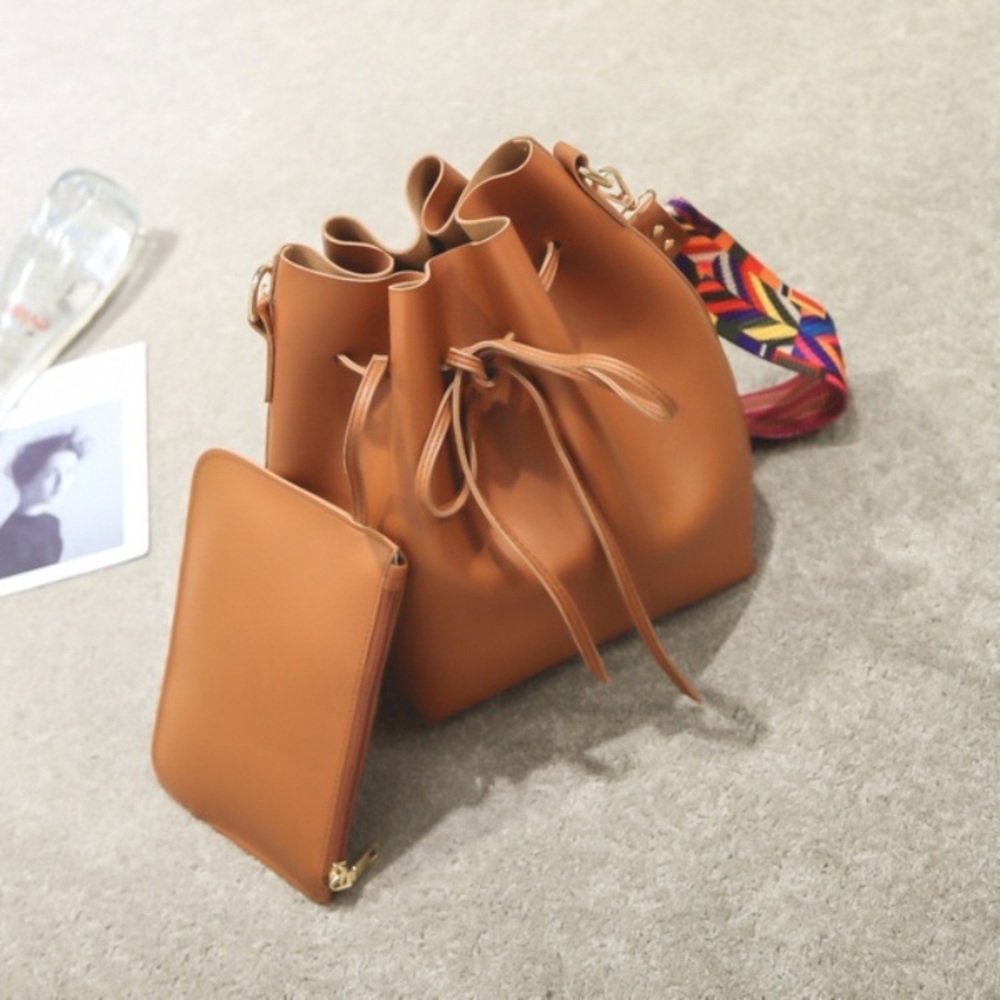 🎉HP🎉 🔄🆕 SAO PAULO Drawstring Bucket Bag - Picture 3 of 8